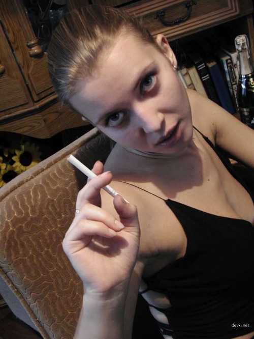 XXX Amateur Girl Home Photos: Smoking Hot & Explicit Shots for Adults