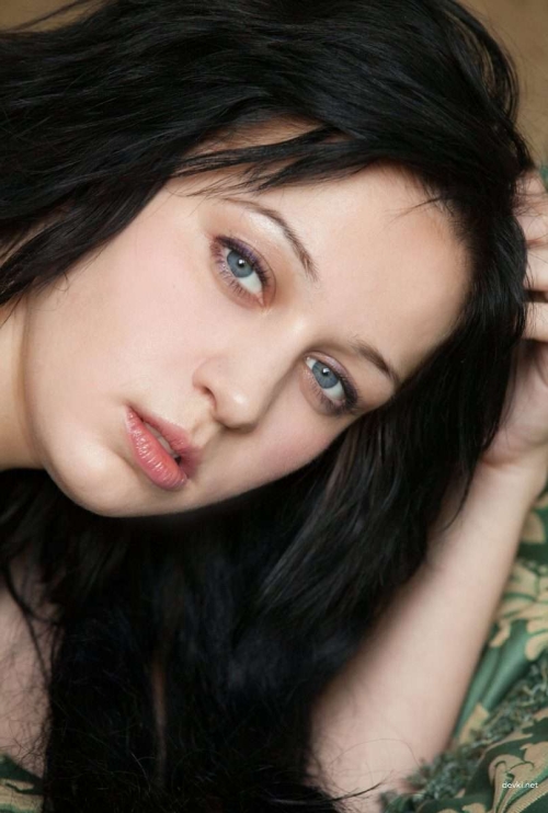 Sizzling Brunette's Erotic Home Photoshoot: Intimate Amateur Session