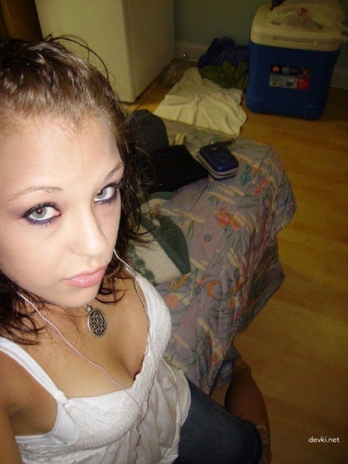 XXX Amateur Pics: Seductive Girl's Intimate & Provocative Photos