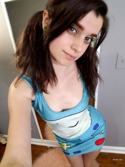 Explicit Topless Selfie of Seductive Amateur Coquette - Uncensored Photo