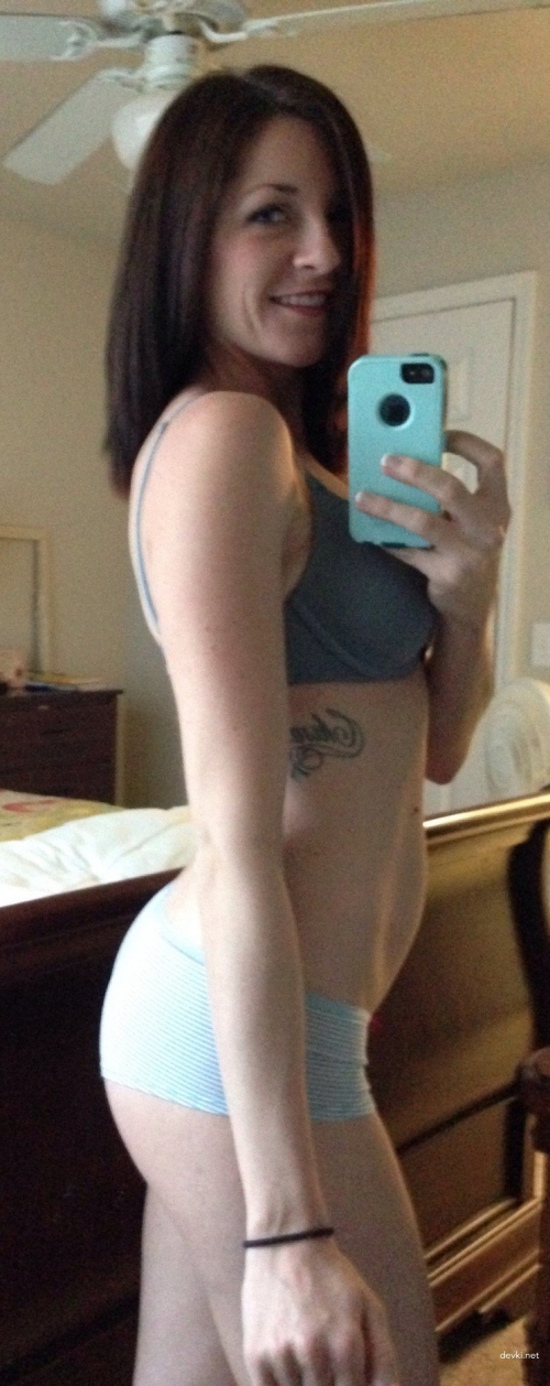 Explicit Tattooed Girl's Amateur Nude Selfies - Uncensored Home Photos