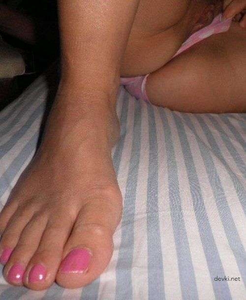 Hot Amateur Wife Bares All: Legs, Ass, Pussy, and Tits on Display