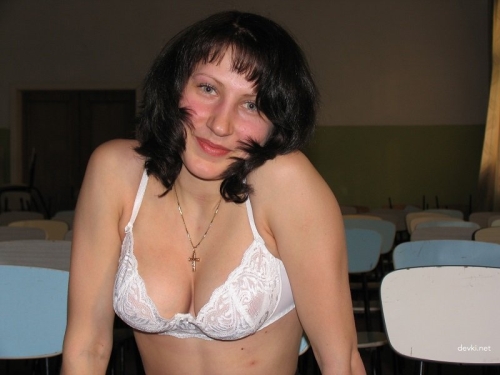 XXX Classroom Exposé: Amateur Teacher's Explicit Strip Show Caught on Camera