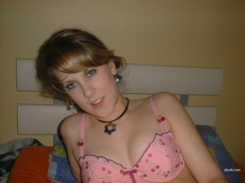 Intense Amateur Pussy Licking: Girl Moaning with Pleasure