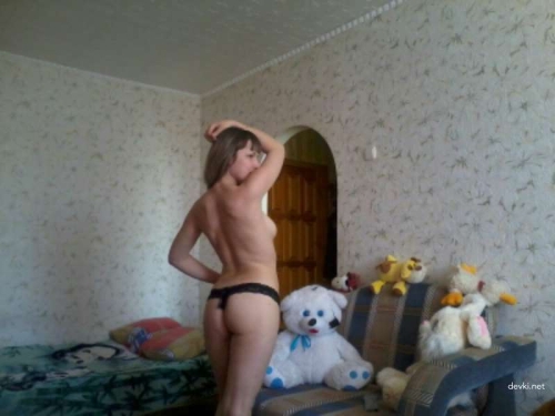 Explicit Amateur Nude Photoshoot with Naked Girl Posing at Home