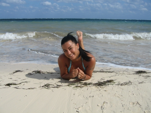 Amateur Girlfriend Vacation Pics: Hot & Naughty Explicit Photos!