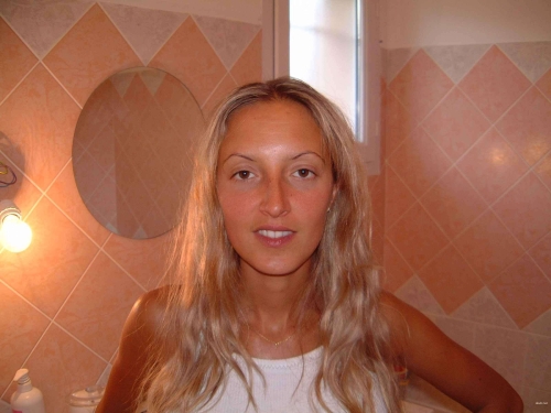Explicit Slim Woman Seduction: Sensual Amateur Erotic Photos