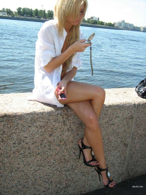 Hot Amateur Babe Exposing Perfect Body - Explicit Photo Collection