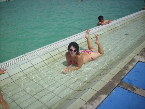 Sexy Topless Sunbathing Girls: Amateur Wet Photos