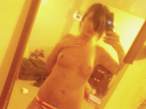 Amateur Pussy Craving Hardcore Sex: Explicit Porn Photo