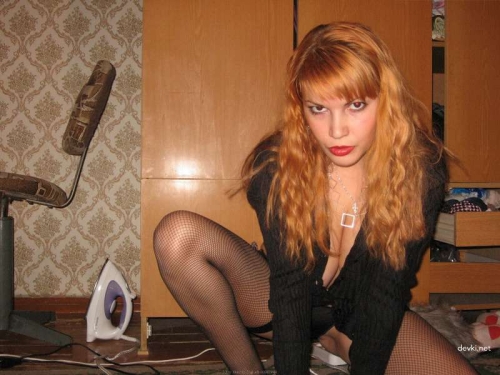 Naughty Russian Wife Exposing Herself - Seductive Amateur Beauty in Explicit Photos