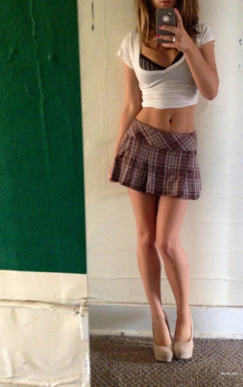 Hot Amateur in Mini Skirt: Explicit Seduction and Sensual Poses