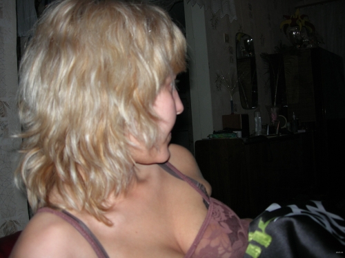 Steamy Hot Wife Amateur Photo Shoot: Explicit Poses for Horny Husband