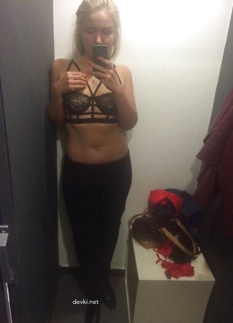 Blonde Glasses Selfies: Explicit Erotic Amateur Photos for Adults