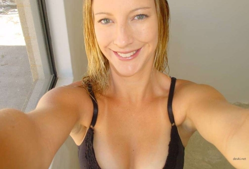 Hot Blonde's Explicit Amateur Selfies Showcasing Her Sexy Body