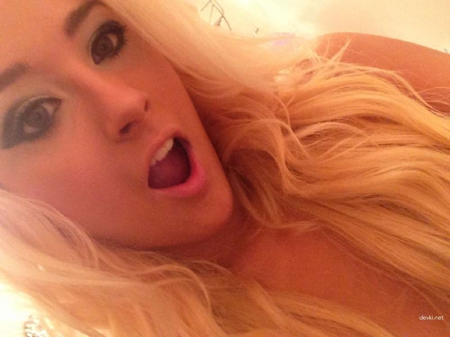 Sizzling Blonde Amateur Selfie: Explicit Sex Photo - Hot and Uncensored!