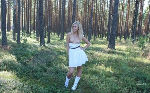 Hot Russian Babes: Uncensored Amateur Nudes and Erotica