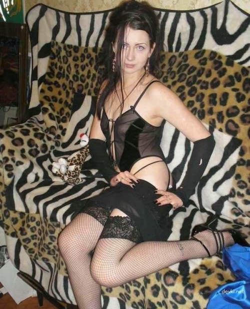 NSFW Amateur Nude on Couch: Uncensored Homemade XXX Pic