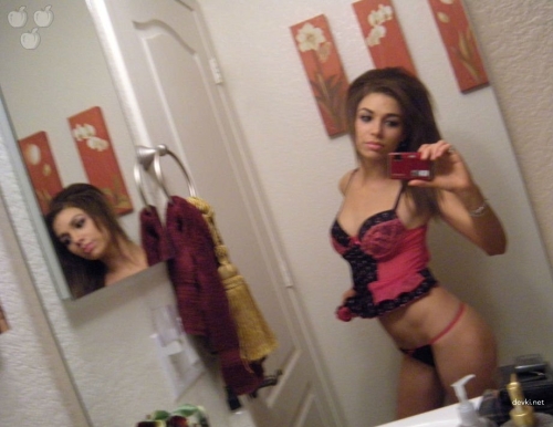 Uncensored Selfies & Nudes: Amateur Girl's Explicit Phone Erotica