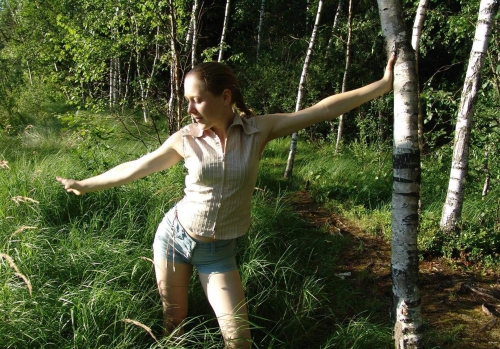 Wild Amateur Outdoor Strip Tease: Nude Girl Strips in Nature