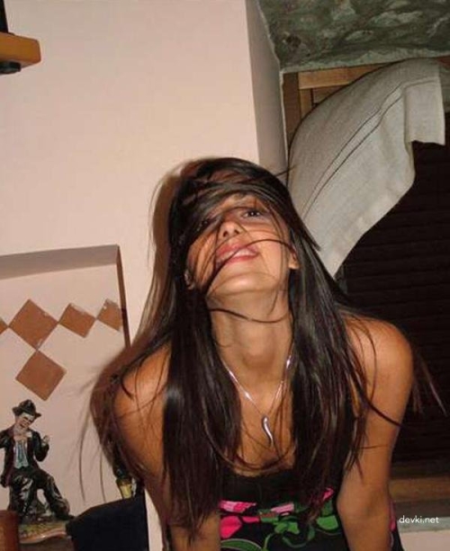 XXX Amateur Booty Pic: Hot Chick Shows Off Explicit Ass Shot