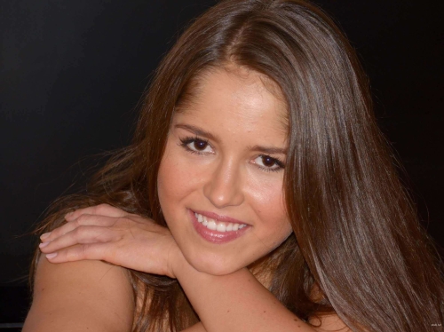 Sultry Amateur Babe Bares All: Explicit Showcase of Assets