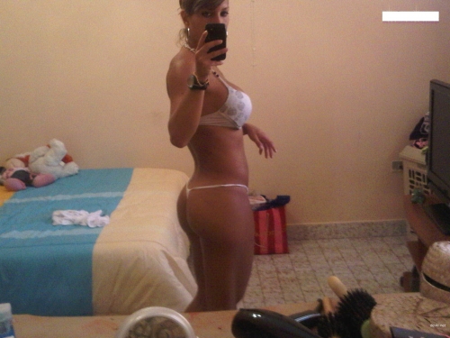 Explicit Beauty: Seductive Amateur Girl's Bold and Sexy Photo
