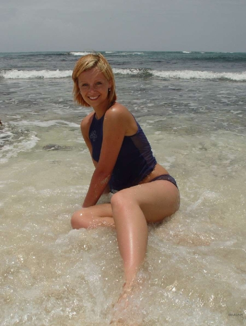 Steamy Beach Vacation: Wife's Sizzling Bikini Shots - Explicit Amateur Photos
