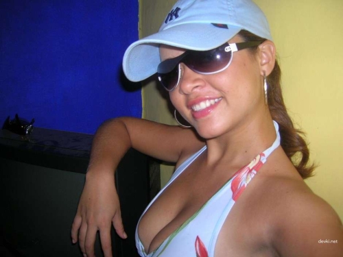 Amateur Busty Girl: Explicit Hot Photos for Adults Only - XXX Content