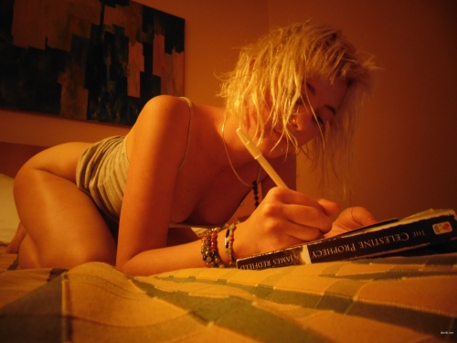 Explicit Teen Amateur Nude Pics: Hot Girl Shows It All