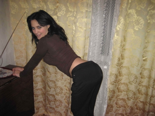 XXX Amateur Brunette Home Pics: Bold and Explicit Display for Adults Only