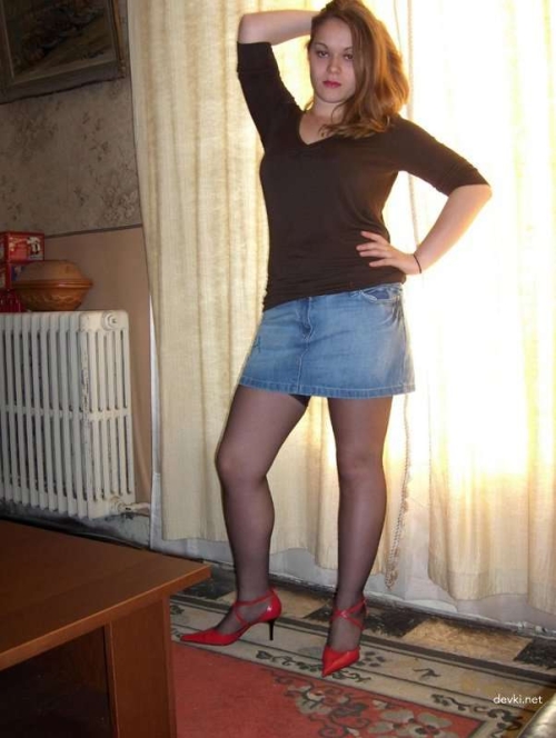 Hot Amateur Babe in Stockings Poses Seductively - Explicit English Amateur Girl Photo