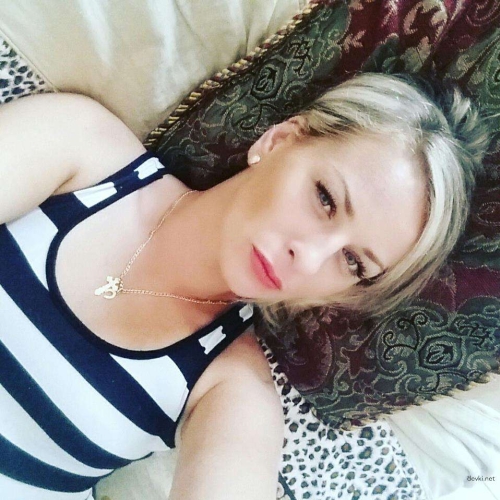 Hot MILF's Naughty Amateur Selfies - Mature Woman's Explicit Porn Pics