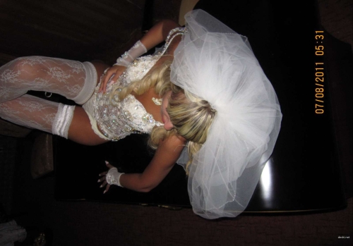 Hot Amateur Bride Sexwife: Explicit Wedding Night Photos
