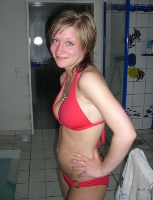 Hot Amateur Babe Fingering Her Wet Clit in Explicit Solo Masturbation Pic