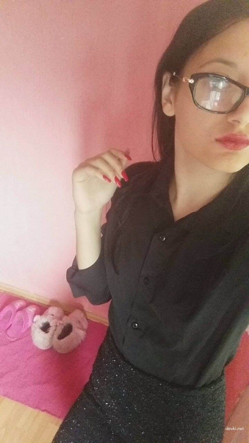 Explicit Amateur Pussy Pic: Unapologetic Full Exposure