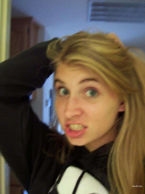 Blonde Bombshell Selfie: Hot & Naughty Blonde Woman in Seductive Amateur Photo
