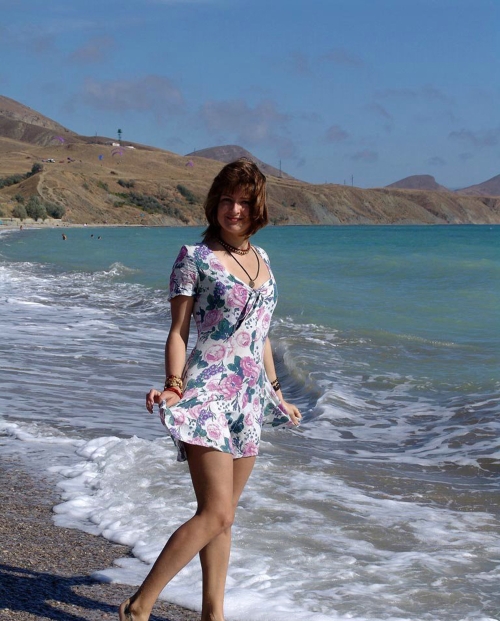XXX Beach Strip Tease: Hot Amateur Undressing Explicitly