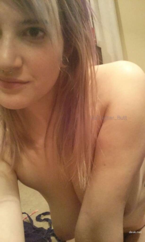 XXX Young Girlfriend's Private Selfies - Explicit Amateur Photo Shoot