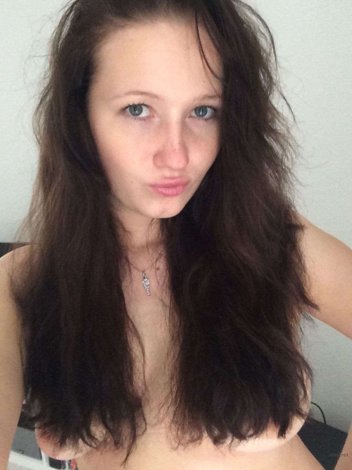 Raw Amateur Nude: Topless Girl's Explicit Private Photo