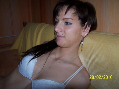 Hot Brunette Bares All in Amateur Nude Photoshoot