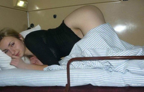 Steamy Train Ride: Naughty Girlfriend's Explicit Exposure - Amateur Erotica