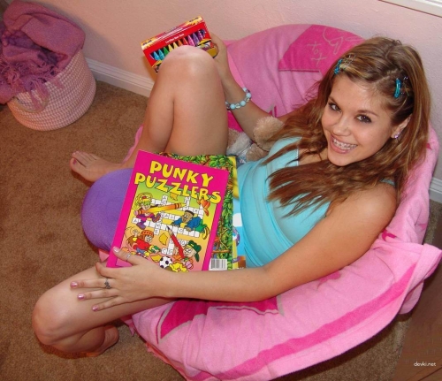 Amateur Crossword Girl Seduced into Explicit Activities - XXX Puzzle Play