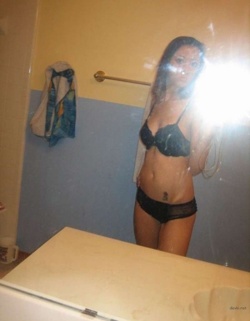 Explicit Amateur Babe: Hot Belly Tattoo Girl Exposing Herself