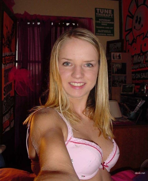 Sizzling Blonde Babe Bares All in Raunchy Selfies - XXX Photoshoot