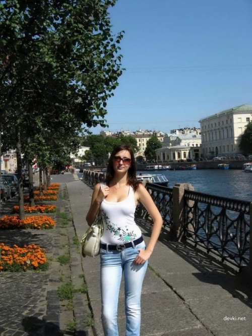 Tourist's First Explicit Amateur Photo Session: Uncensored Encounter