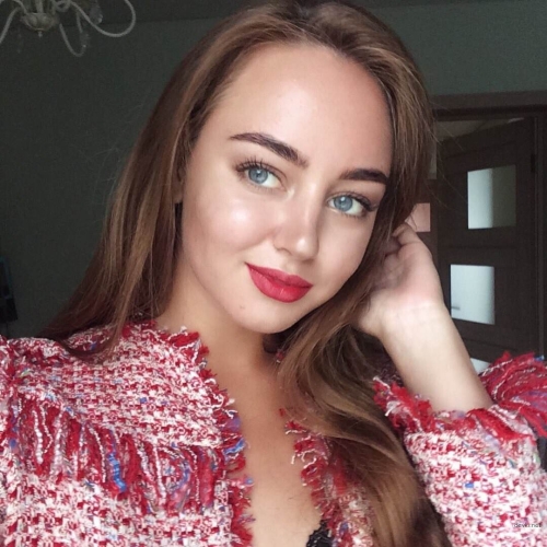 NSFW: Busty Amateur Babe Bares All - Uncensored Boobs Pic