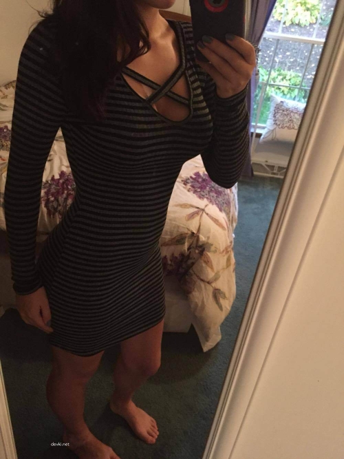 Hot Amateur Babe Shows Off Her Jaw-Dropping Booty in Sexy Photo