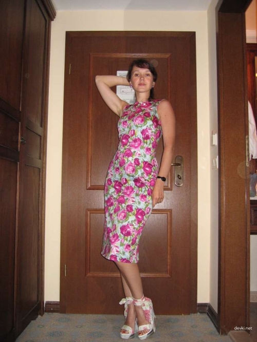 Steamy Amateur MILF Nude Pic: Sexy Mom's Explicit Exposure!