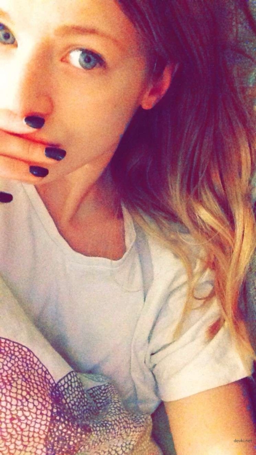Sultry Teen's Racy Selfies - Amateur Erotic Pics - Explicit Young Girl's Photos